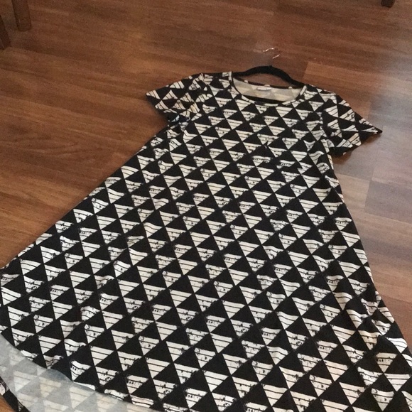 LuLaRoe Dresses & Skirts - Lularoe Triangle Carly Dress